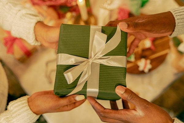 Read more about the article On Your List: 5 Reasons to Give Back to Cancer Patients This Holiday Season